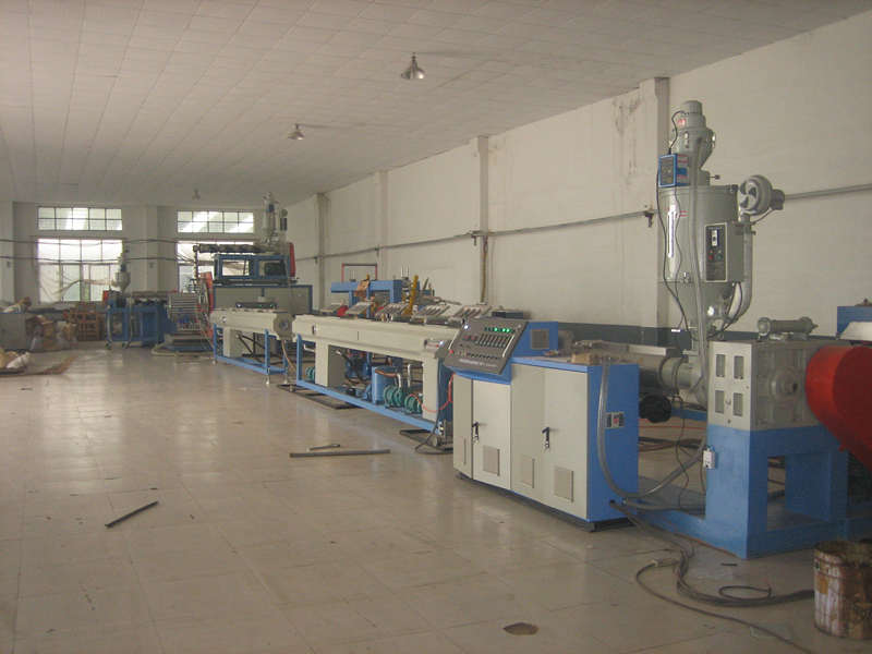 L'équipement de production de l'entreprise commence