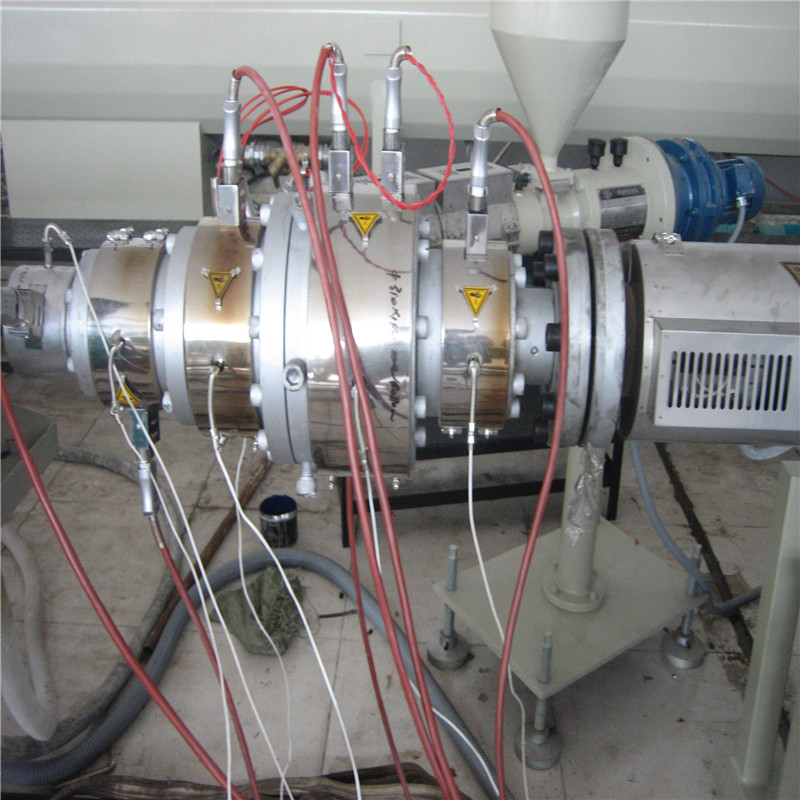 Ligne d'extrusion de tuyaux renforcés de fibre de verre PPR