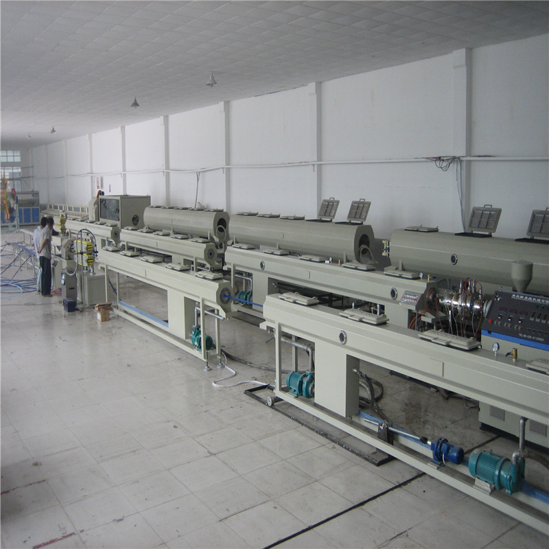 Machine d'extrusion de tuyaux en fibre de verre PPR à trois couches